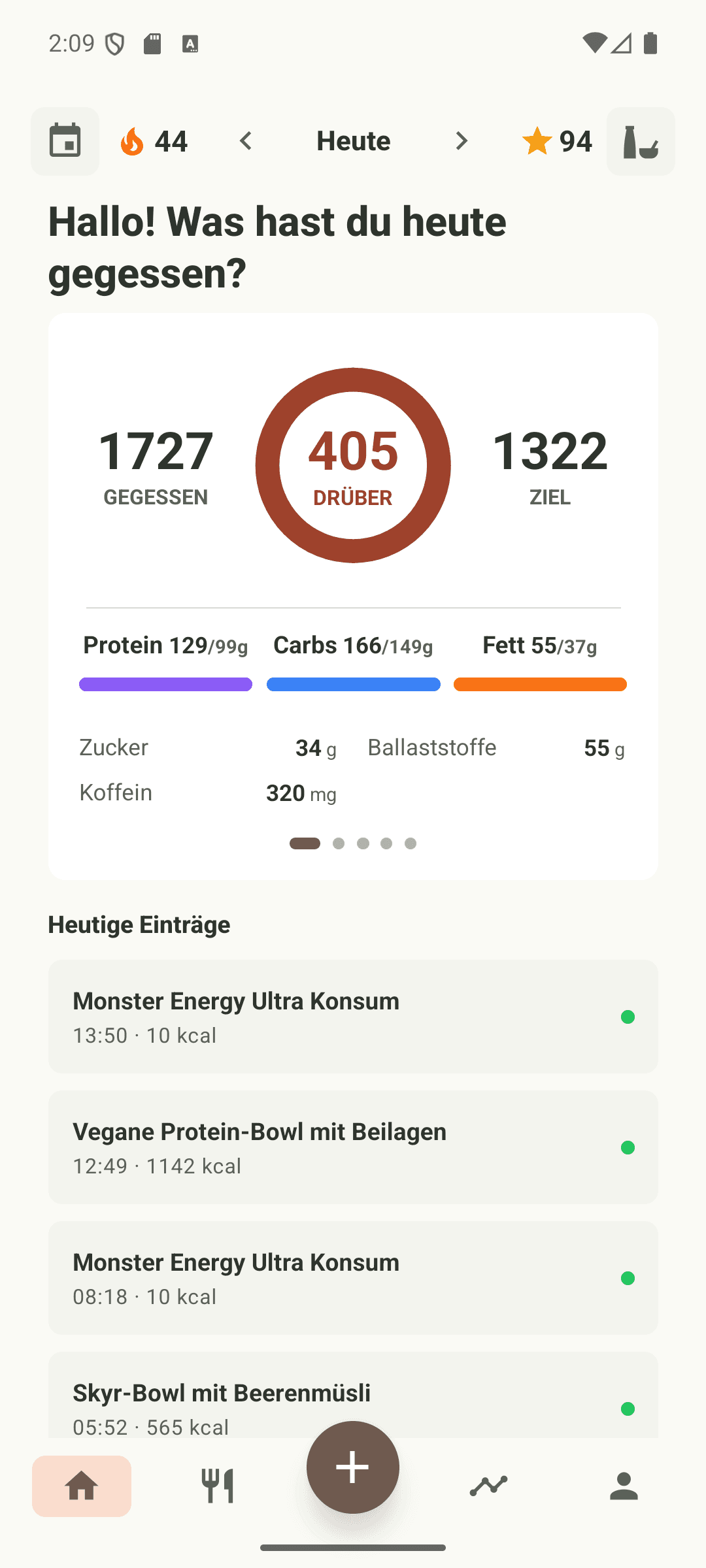 Emira's daily overview showing calories, macros and logged meals